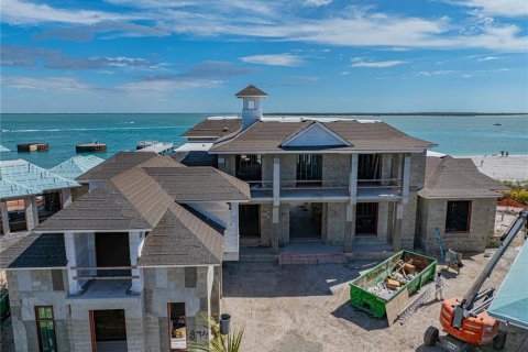 House in Boca Grande, Florida 6 bedrooms, 752.51 sq.m. № 1008560 - photo 17