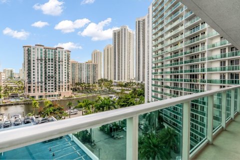 Condominio en venta en Sunny Isles Beach, Florida, 2 dormitorios, 123.65 m2 № 1325926 - foto 7