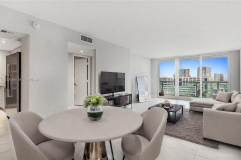 Copropriété à vendre à Sunny Isles Beach, Floride: 2 chambres, 123.65 m2 № 1325926 - photo 2