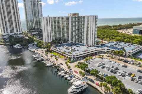 Copropriété à vendre à Sunny Isles Beach, Floride: 2 chambres, 123.65 m2 № 1325926 - photo 1