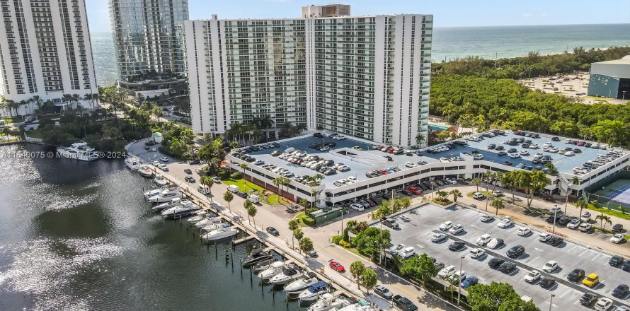 Condominio en Sunny Isles Beach, Florida, 2 dormitorios  № 1325926