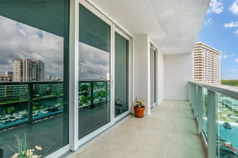 Condo in Sunny Isles Beach, Florida, 2 bedrooms  № 1325926 - photo 24