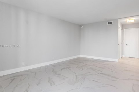 Copropriété à vendre à Sunny Isles Beach, Floride: 2 chambres, 123.65 m2 № 1325926 - photo 28