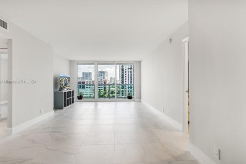 Condo in Sunny Isles Beach, Florida, 2 bedrooms  № 1325926 - photo 25