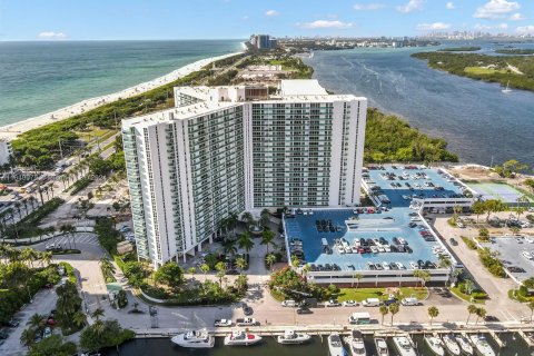 Copropriété à vendre à Sunny Isles Beach, Floride: 2 chambres, 123.65 m2 № 1325926 - photo 17