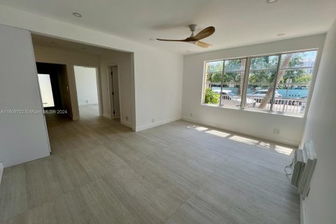 Condo in Miami Beach, Florida, 1 bedroom  № 1232000 - photo 1