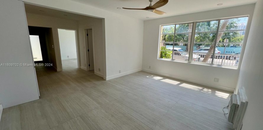 Condominio en Miami Beach, Florida, 1 dormitorio  № 1232000