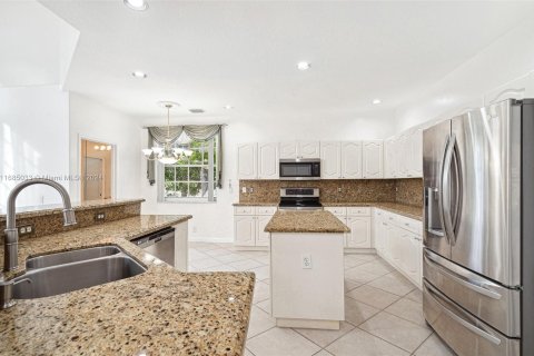 Villa ou maison à vendre à Pembroke Pines, Floride: 4 chambres, 298.77 m2 № 1423033 - photo 15