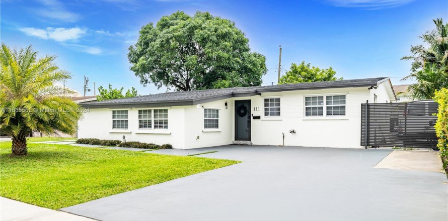 Villa ou maison à Pembroke Pines, Floride 3 chambres, 132.85 m2 № 1423035