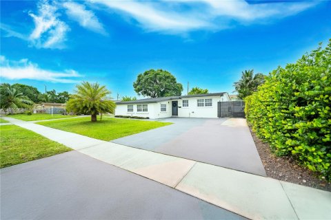 Villa ou maison à vendre à Pembroke Pines, Floride: 3 chambres, 132.85 m2 № 1423035 - photo 27