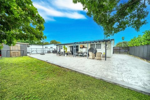 Villa ou maison à vendre à Pembroke Pines, Floride: 3 chambres, 132.85 m2 № 1423035 - photo 30