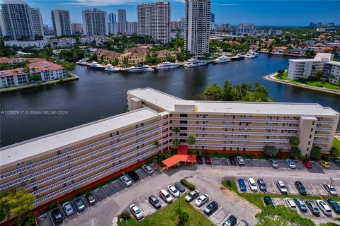 Condo in Aventura, Florida, 1 bedroom  № 1097239 - photo 26