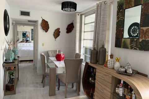 Condo in Aventura, Florida, 1 bedroom  № 1097239 - photo 2