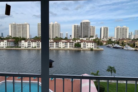 Copropriété à vendre à Aventura, Floride: 1 chambre, 75.25 m2 № 1097239 - photo 9