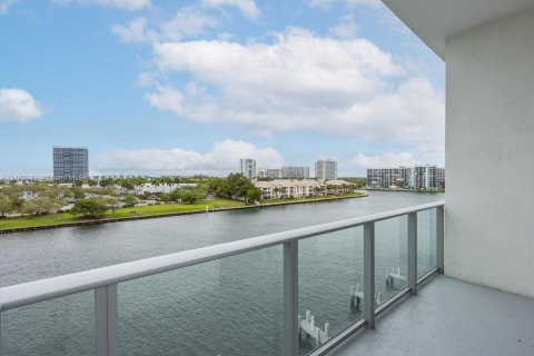 Copropriété à louer à Hollywood, Floride: 3 chambres, 125.6 m2 № 841187 - photo 1