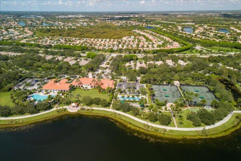 Villa ou maison à vendre à Wellington, Floride: 3 chambres, 185.9 m2 № 935217 - photo 5