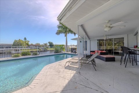 Villa ou maison à vendre à Cape Coral, Floride: 3 chambres № 1360676 - photo 2