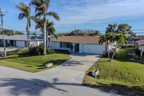 Villa ou maison à vendre à Cape Coral, Floride: 3 chambres № 1360676 - photo 15