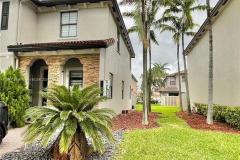 Townhouse in Homestead, Florida 3 bedrooms, 147.9 sq.m. № 1332146 - photo 2