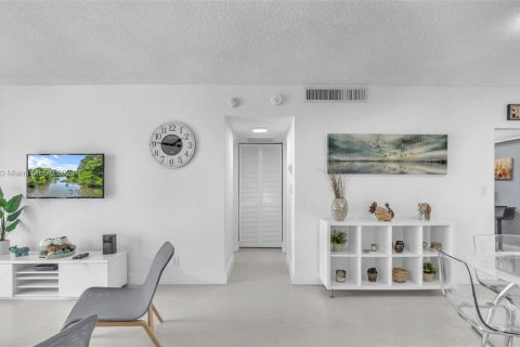 Condominio en venta en Hollywood, Florida, 1 dormitorio, 81.2 m2 № 1332143 - foto 4