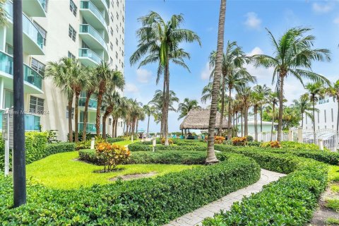 Condominio en venta en Hollywood, Florida, 1 dormitorio, 81.2 m2 № 1332143 - foto 10