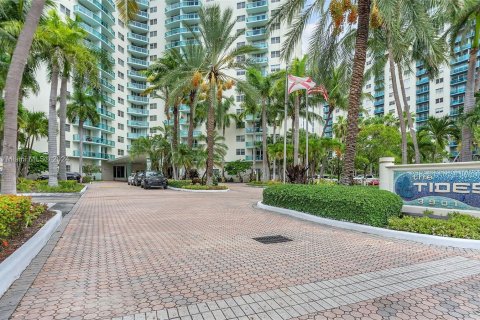 Condominio en venta en Hollywood, Florida, 1 dormitorio, 81.2 m2 № 1332143 - foto 28