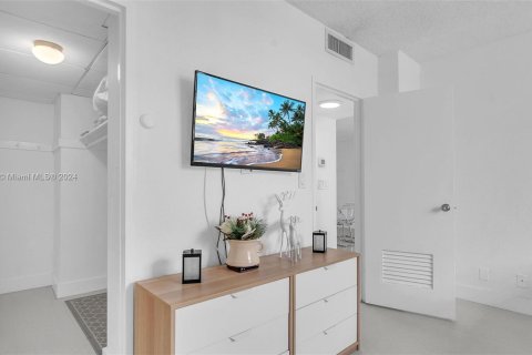 Condominio en venta en Hollywood, Florida, 1 dormitorio, 81.2 m2 № 1332143 - foto 8