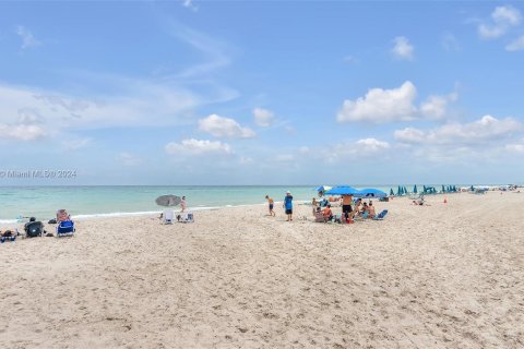 Condominio en venta en Hollywood, Florida, 1 dormitorio, 81.2 m2 № 1332143 - foto 9