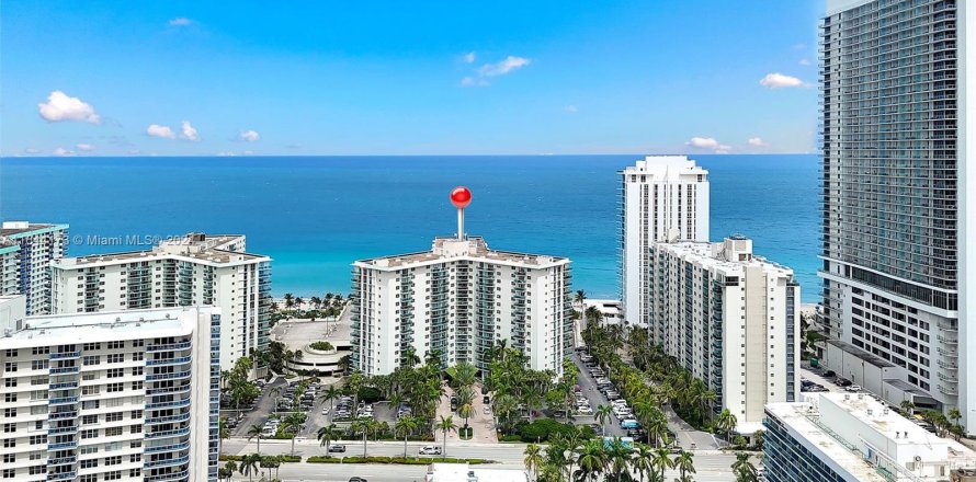 Condominio en Hollywood, Florida, 1 dormitorio  № 1332143