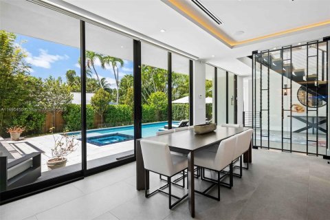 Villa ou maison à vendre à Miami Beach, Floride: 4 chambres, 316.8 m2 № 873466 - photo 2