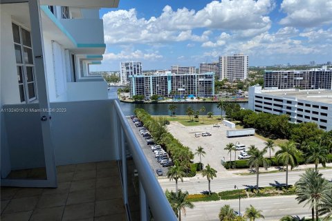 Copropriété à louer à Hollywood, Floride: 2 chambres, 78.69 m2 № 203711 - photo 6