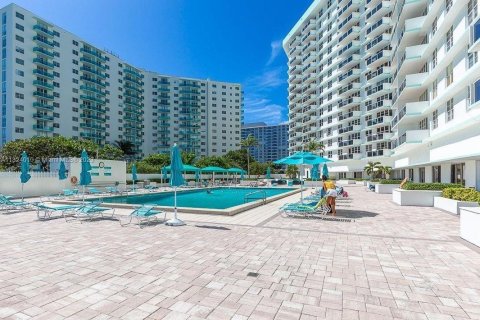 Copropriété à louer à Hollywood, Floride: 2 chambres, 78.69 m2 № 203711 - photo 25