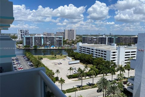 Copropriété à louer à Hollywood, Floride: 2 chambres, 78.69 m2 № 203711 - photo 5