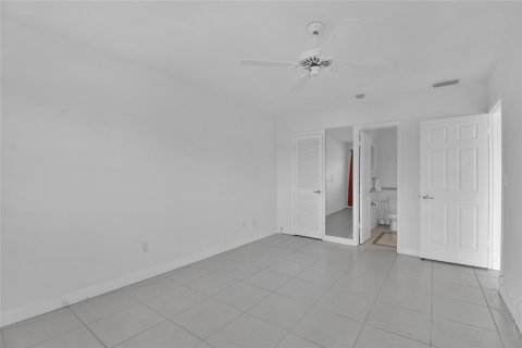 Condo in Fort Lauderdale, Florida, 2 bedrooms  № 965824 - photo 23