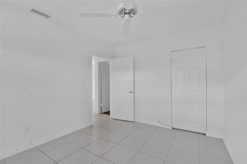 Condo in Fort Lauderdale, Florida, 2 bedrooms  № 965824 - photo 1