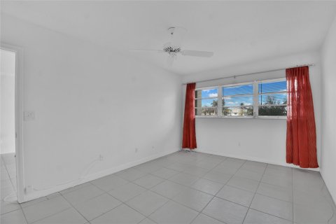 Condo in Fort Lauderdale, Florida, 2 bedrooms  № 965824 - photo 25