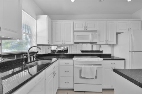 Condo in Fort Lauderdale, Florida, 2 bedrooms  № 965824 - photo 8