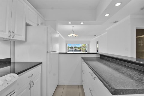 Condo in Fort Lauderdale, Florida, 2 bedrooms  № 965824 - photo 7