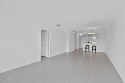 Condo in Fort Lauderdale, Florida, 2 bedrooms  № 965824 - photo 18