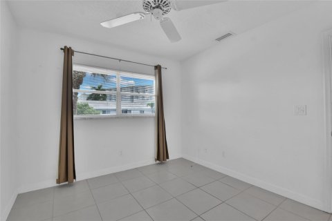 Condo in Fort Lauderdale, Florida, 2 bedrooms  № 965824 - photo 3