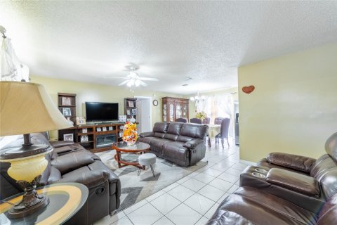 House in Delray Beach, Florida 4 bedrooms, 136.75 sq.m. № 1159959 - photo 8