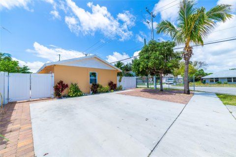 House in Delray Beach, Florida 4 bedrooms, 136.75 sq.m. № 1159959 - photo 13