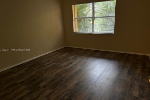 Condo in Hialeah, Florida, 2 bedrooms  № 1381714 - photo 13