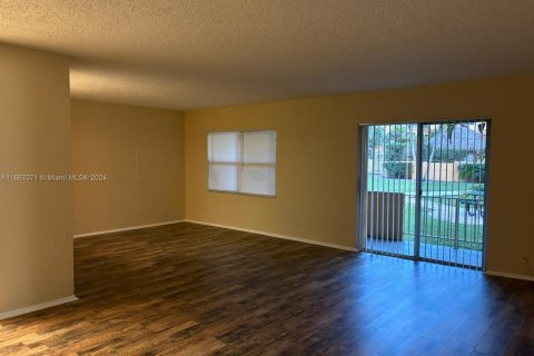 Condo in Hialeah, Florida, 2 bedrooms  № 1381714 - photo 4