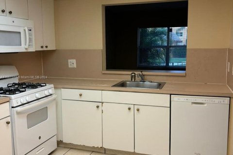 Condo in Hialeah, Florida, 2 bedrooms  № 1381714 - photo 8