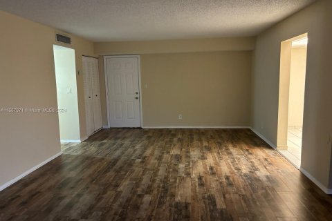 Copropriété à vendre à Hialeah, Floride: 2 chambres, 135.45 m2 № 1381714 - photo 2