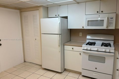 Condominio en venta en Hialeah, Florida, 2 dormitorios, 135.45 m2 № 1381714 - foto 10