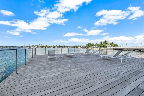 Condo in Miami Beach, Florida, 2 bedrooms  № 1381713 - photo 25