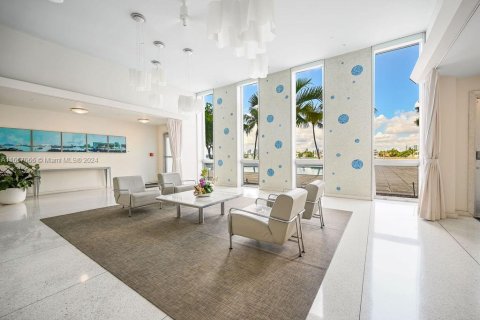 Condo in Miami Beach, Florida, 2 bedrooms  № 1381713 - photo 28