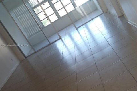 Copropriété à vendre à Tamarac, Floride: 2 chambres, 81.75 m2 № 1333651 - photo 3